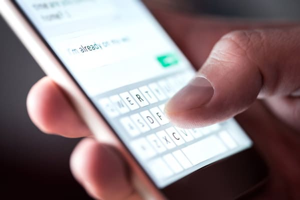 Cómo espiar mensajes de texto de otro celular